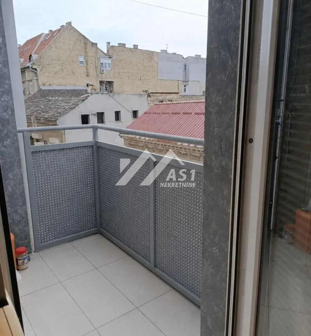 Izdavanje, trosoban stan, 73m², Centar, Novi Sad