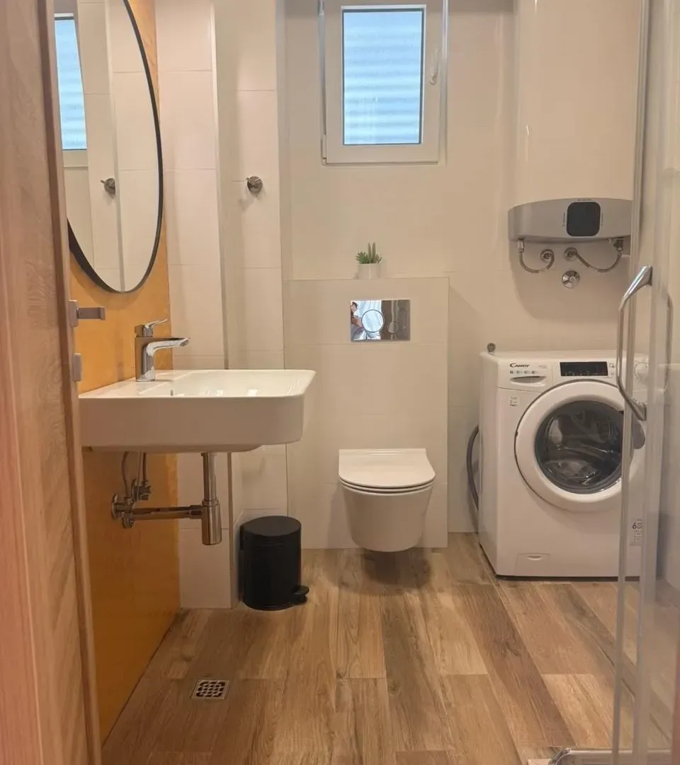 Izdavanje, dvosoban stan, 60m², Mažina, Tivat