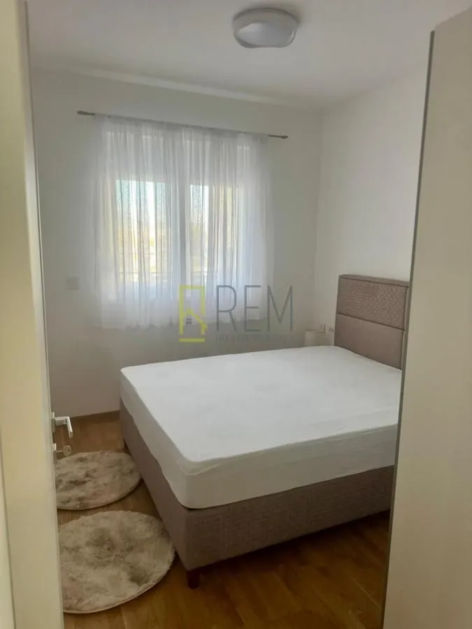 Izdavanje, jednosoban stan, 43m², Stari Aerodrom, Podgorica