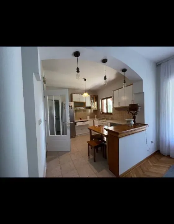 Izdavanje, kuća, 200m², Tološi, Podgorica