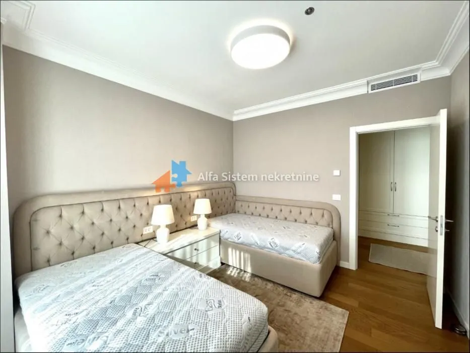 Izdavanje, četvorosoban stan, 123m², Novi Beograd Blok 65, Novi Beograd Sve Podlokacije
