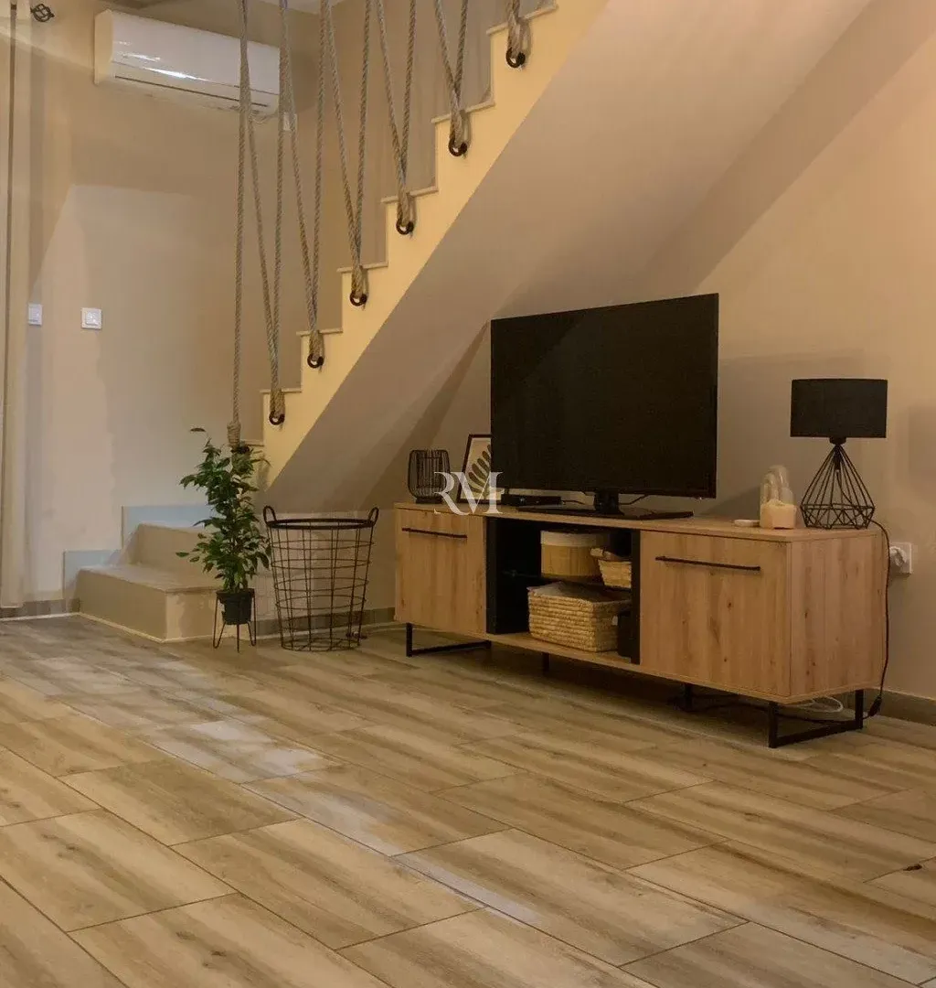 Izdavanje, trosoban stan, 100m², Dumidran, Tivat