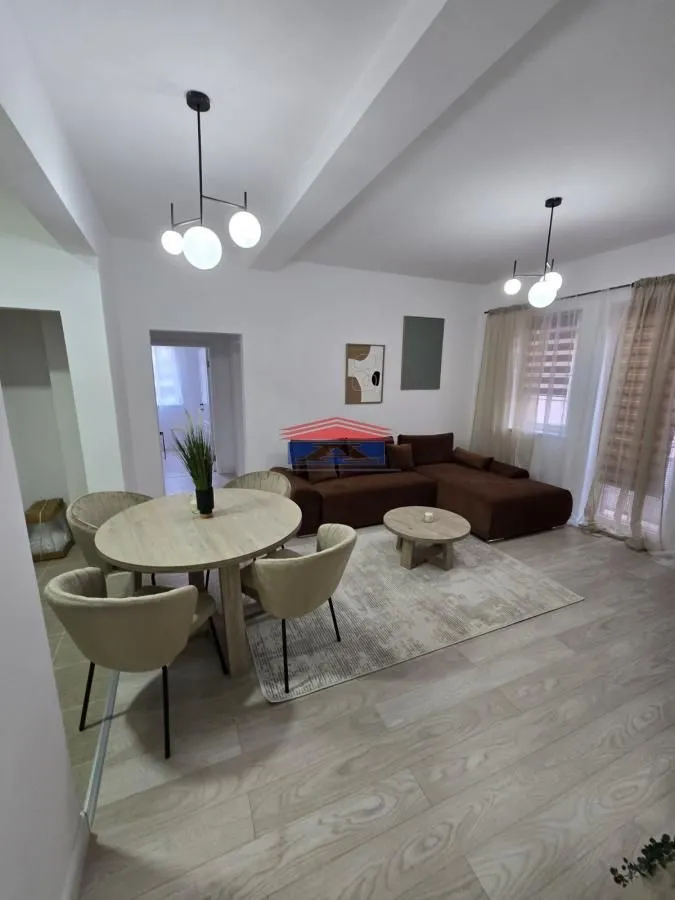 Izdavanje, četvorosoban stan, 69m², Centar, Novi Sad
