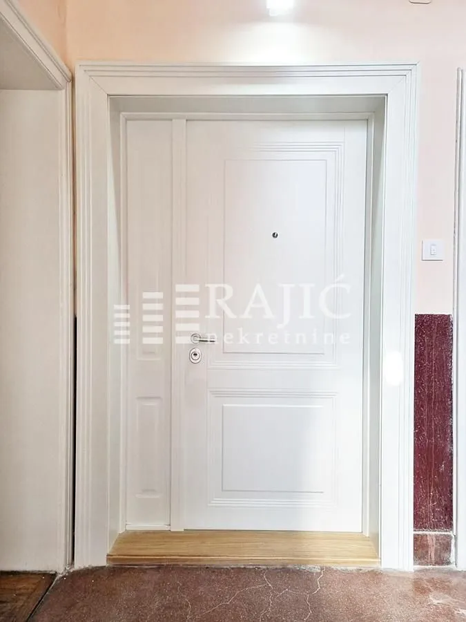 Rent, three bedroom apartment, 112m², Kalenić Pijaca, Vračar Sve Podlokacije
