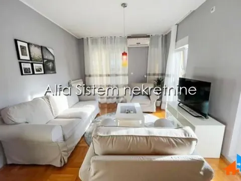Stan in Vračar Hram