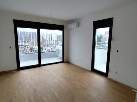 Izdavanje, dvosoban stan, 54m², City Kvart, Podgorica - image 5