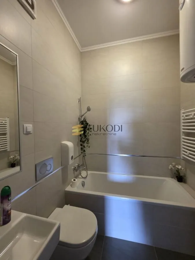 Prodaja, stan, 352m², Centar, Novi Sad