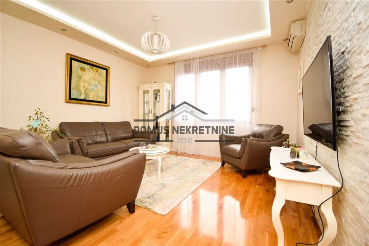 Izdavanje, dvosoban stan, 90m², Preko Morače, Podgorica