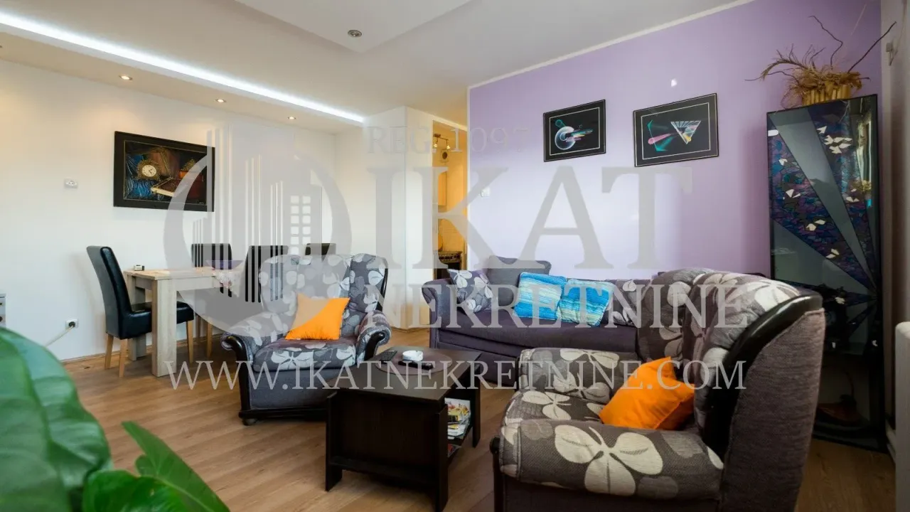 Izdavanje, dvosoban stan, 65m², Savski Trg, Beograd