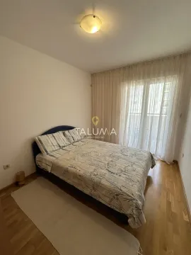 Bedroom with a double bed and access to the terrace. - image 6