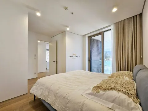 Modern bedroom with a double bed and access to the terrace. - image 2