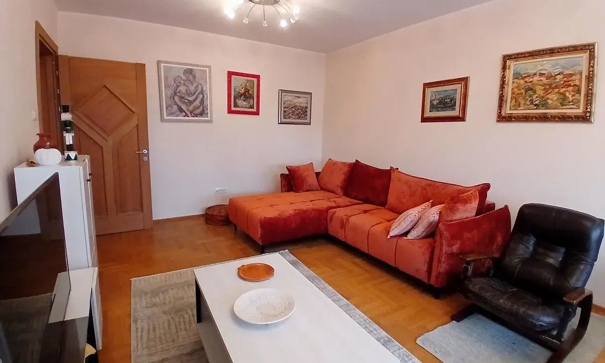 Izdavanje, četvorosoban stan, 88m², Savski Venac, Beograd