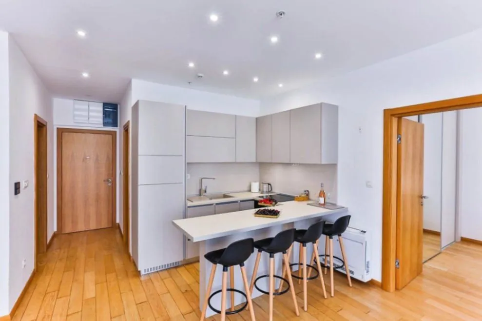 Izdavanje, jednosoban stan, 58m², Budva, Crna Gora