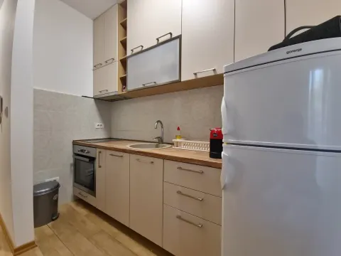 Rent, one bedroom apartment, 40m², Budva, Crna Gora - image 8