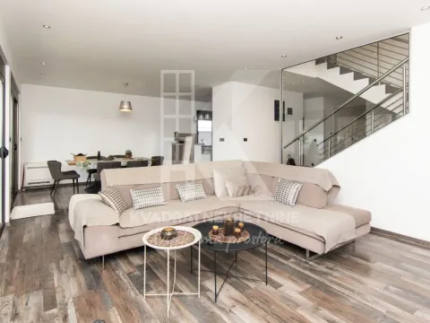 Prodaja, kuća, 250m², Tološi, Podgorica - image 8