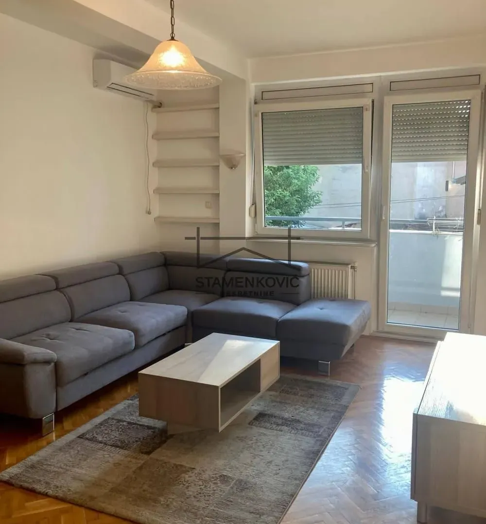 Izdavanje, dvosoban stan, 49m², Centar, Novi Sad