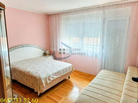 Prodaja, kuća, 190m², Centar, Inđija - image 11