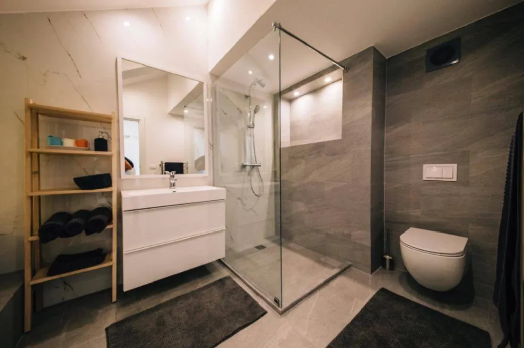 Prodaja, dvosoban stan, 93m², Centar, Tivat