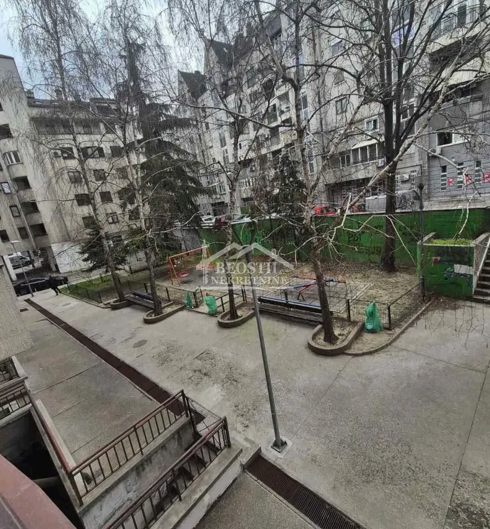 Prodaja, četvorosoban stan, 99m², Palata Pravde, Beograd