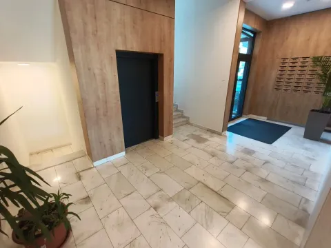 Izdavanje, dvosoban stan, 75m², Vezirov Most, Podgorica - image 11