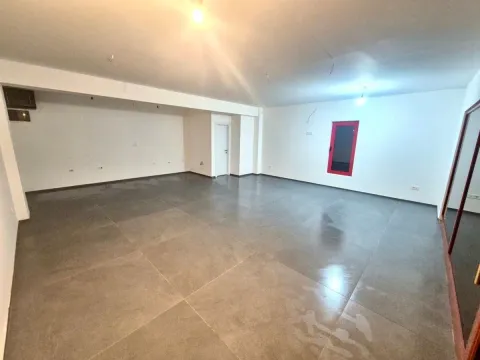 Izdavanje, poslovni prostor, 54m², Momišići, Podgorica - image 1