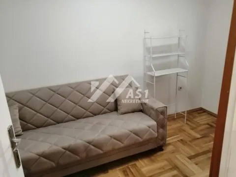 Izdavanje, trosoban stan, 50m², Centar, Novi Sad - image 4