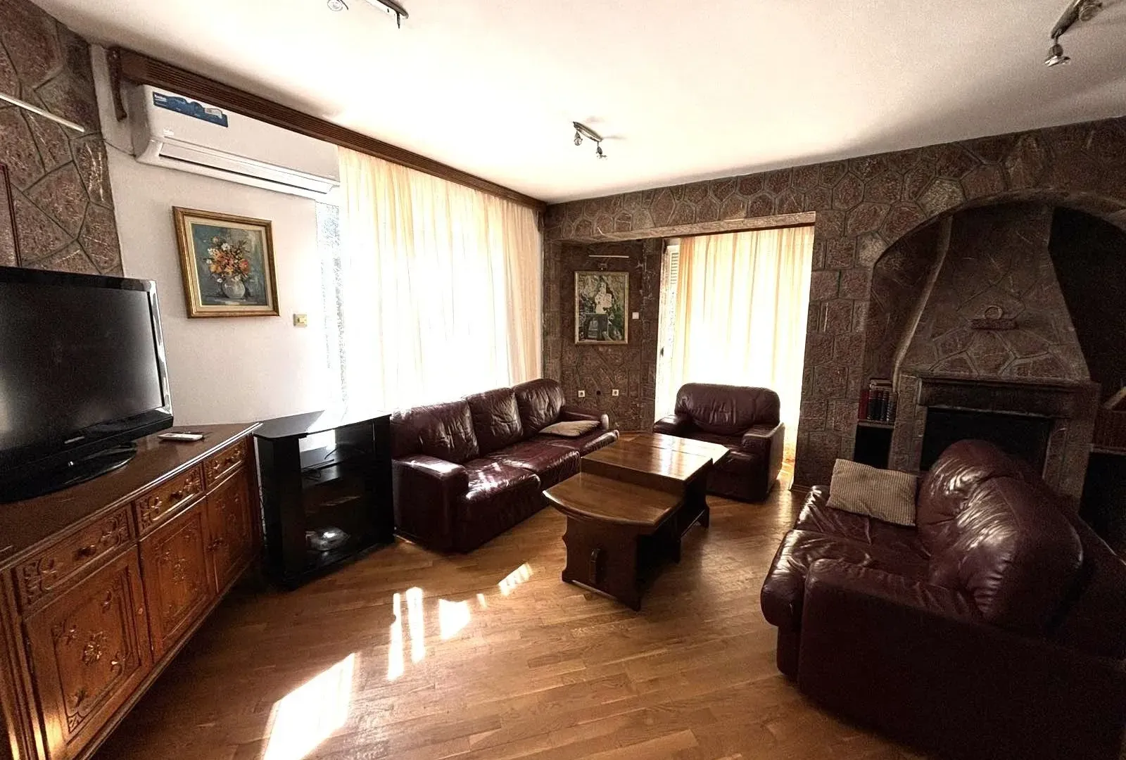 Rent, house, 300m², Zagorič, Podgorica