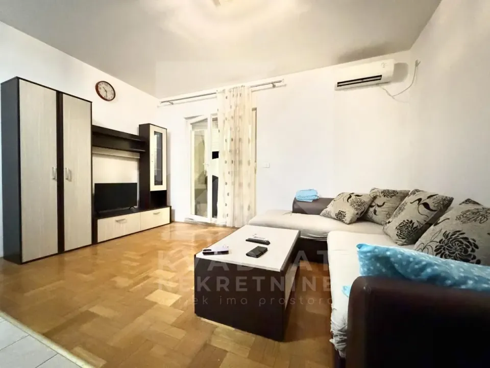 Rent, studio apartment, 30m², Stari Aerodrom, Podgorica