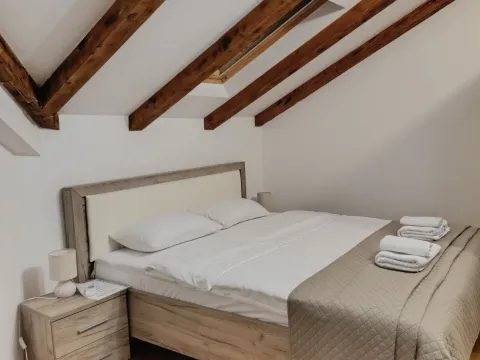 Izdavanje, trosoban stan, 111m², Kalimanj, Tivat - image 10