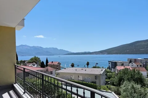 Izdavanje, trosoban stan, 147m², Đenovići, Herceg Novi - image 2