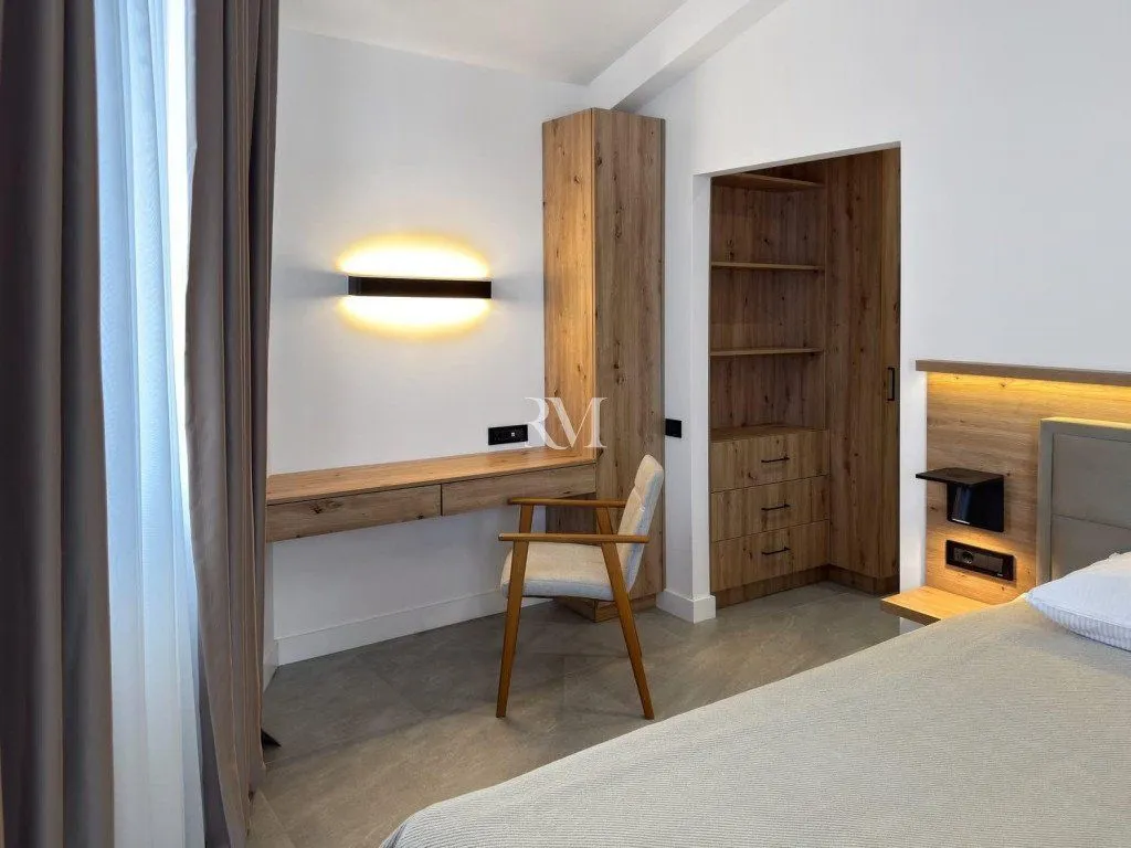 Prodaja, dvosoban stan, 185m², Mažina, Tivat
