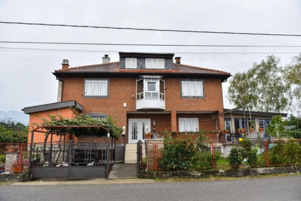 Prodaja, kuća, 825m², Zlatica, Podgorica