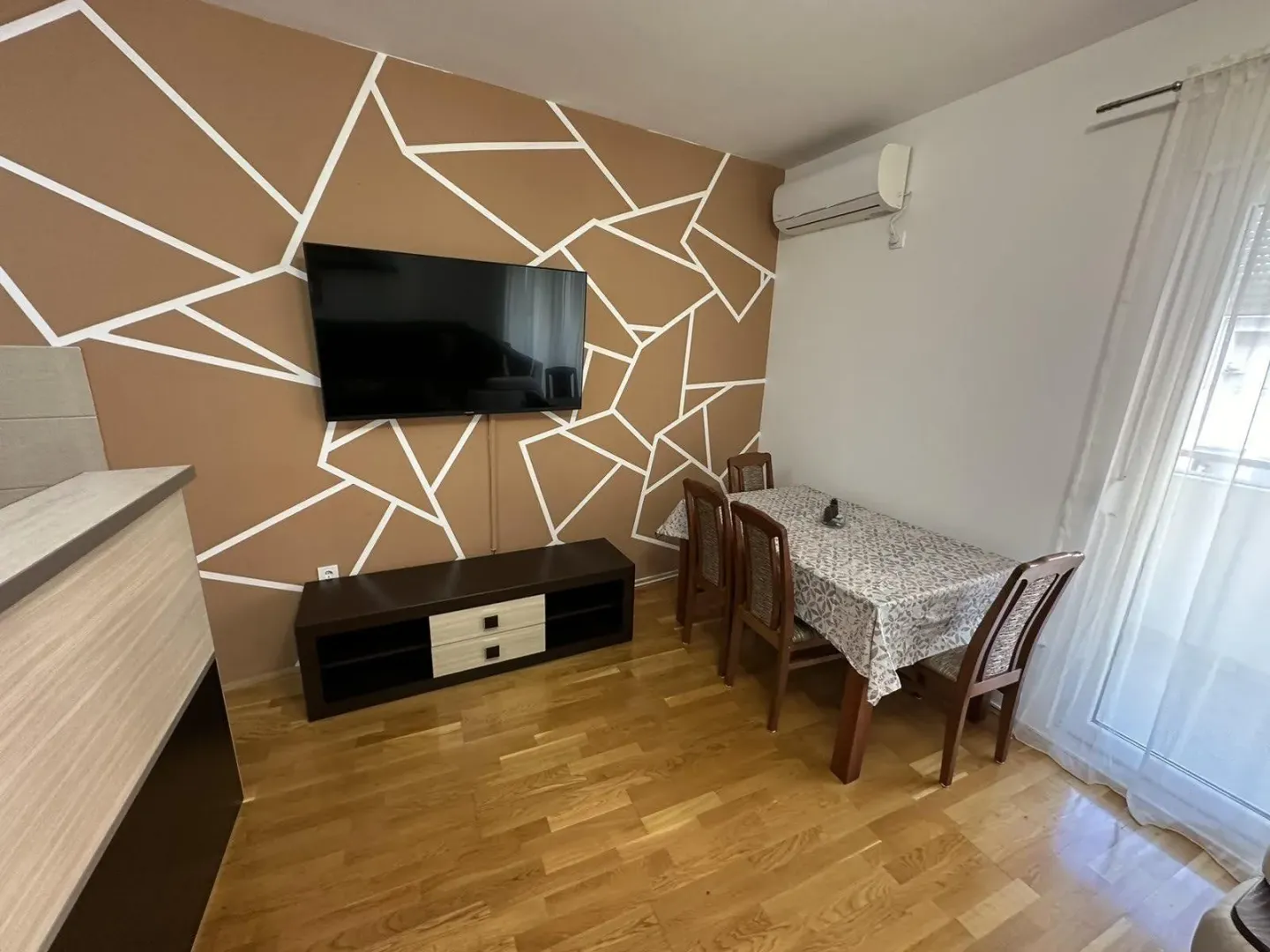 Izdavanje, jednosoban stan, 47m², Ljubović, Podgorica