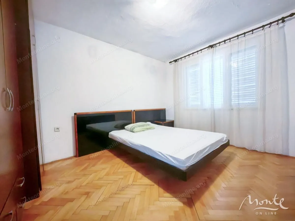 Prodaja, kuća, 180m², Tološi, Podgorica