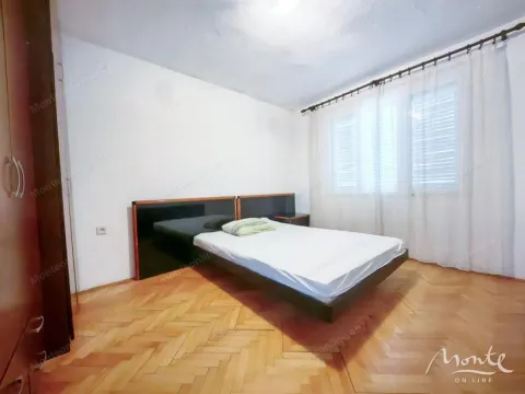 Prodaja, kuća, 180m², Tološi, Podgorica - image 12