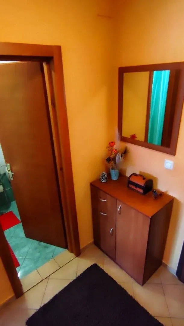 Izdavanje, jednosoban stan, 38m², Stari Aerodrom, Podgorica