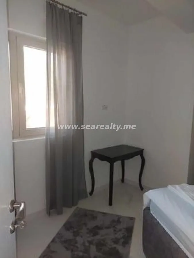 Izdavanje, dvosoban stan, 64m², Budva, Crna Gora