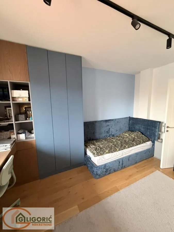 Sale, apartment, 152m², Čubura, Beograd