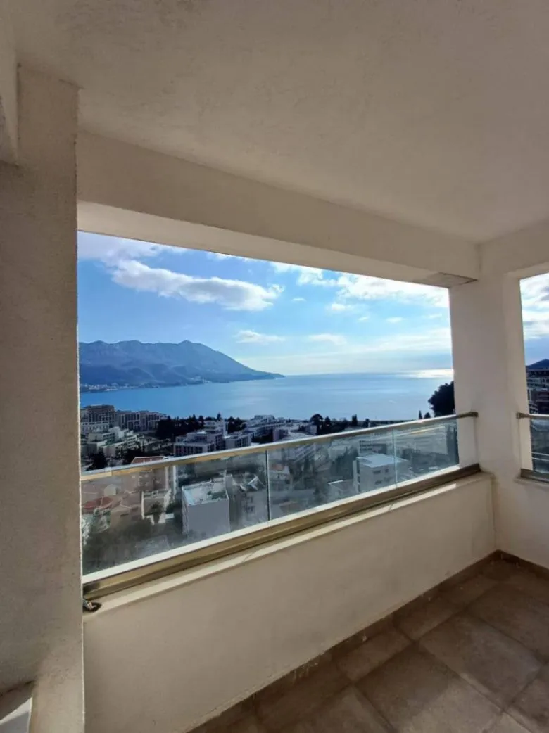 Sale, three bedroom apartment, 186m², Bečići, Budva
