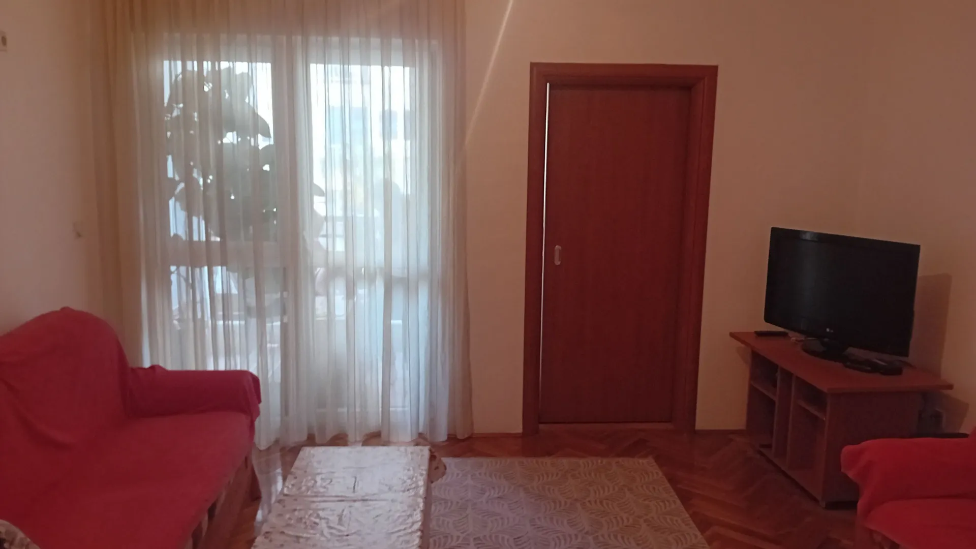 Daily-rent, one bedroom apartment, 30m², Centar, Bar