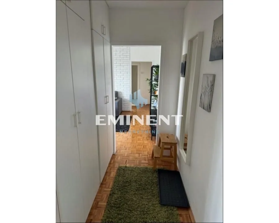 Izdavanje, trosoban stan, 60m², Savski Venac, Beograd