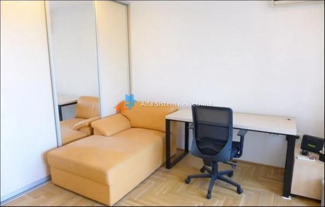 Smaller room with a bed and a desk.