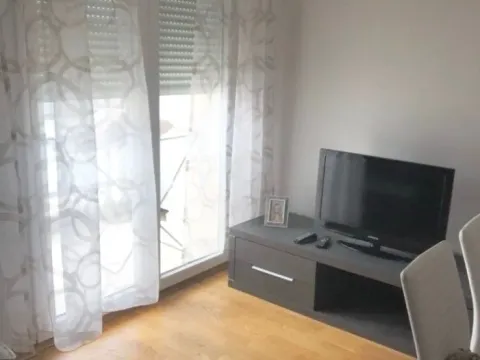 Izdavanje, garsonjera, 31m², City Kvart, Podgorica - image 4