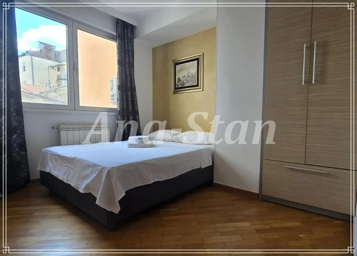 Izdavanje, trosoban stan, 89m², Savski Venac, Beograd