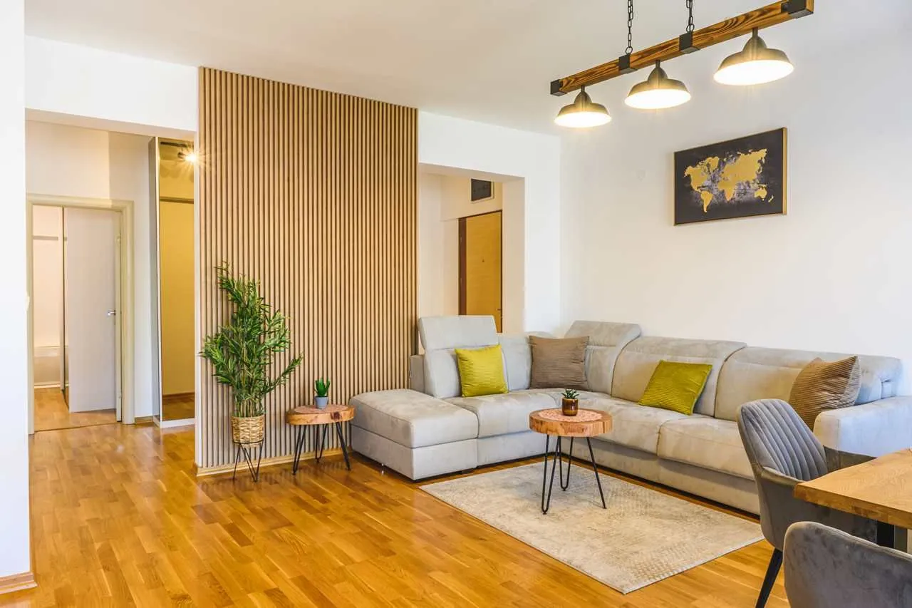 Izdavanje, dvosoban stan, 76m², Budva, Crna Gora