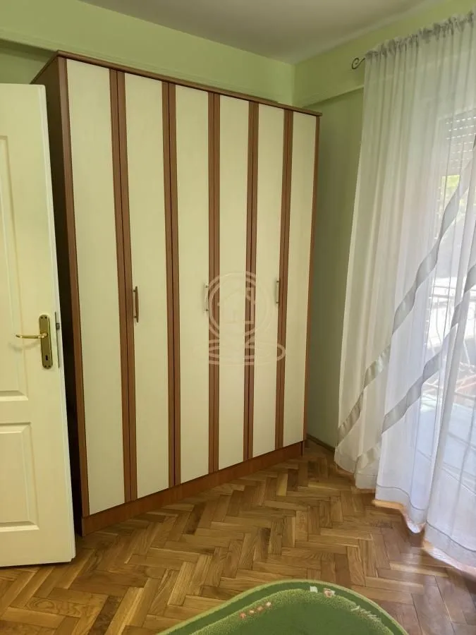 Izdavanje, trosoban stan, 76m², Centar, Novi Sad