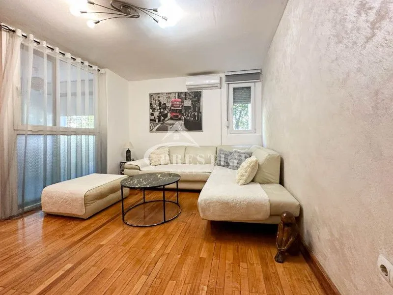 Prodaja, jednosoban stan, 80m², Blok 5, Podgorica