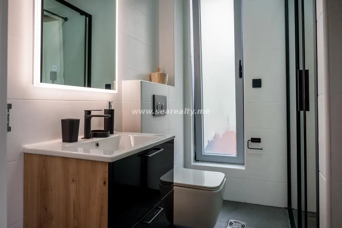 Prodaja, kuća, 280m², Tivat, Crna Gora