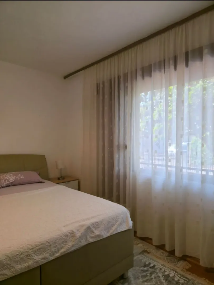 Izdavanje, jednosoban stan, 65m², Tološi, Podgorica