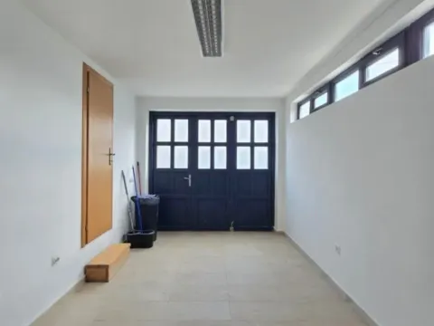 Izdavanje, kuća, 170m², Gornja Gorica, Podgorica - image 12